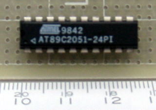 �}�C�R��IC��AT89C2051-24PI