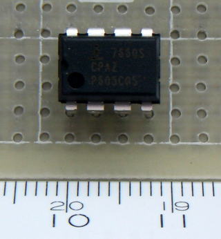 �}�C�i�X�d��IC��ICL7660SCPAZ