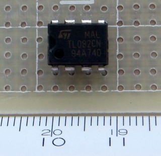 オペアンプのTL082CN